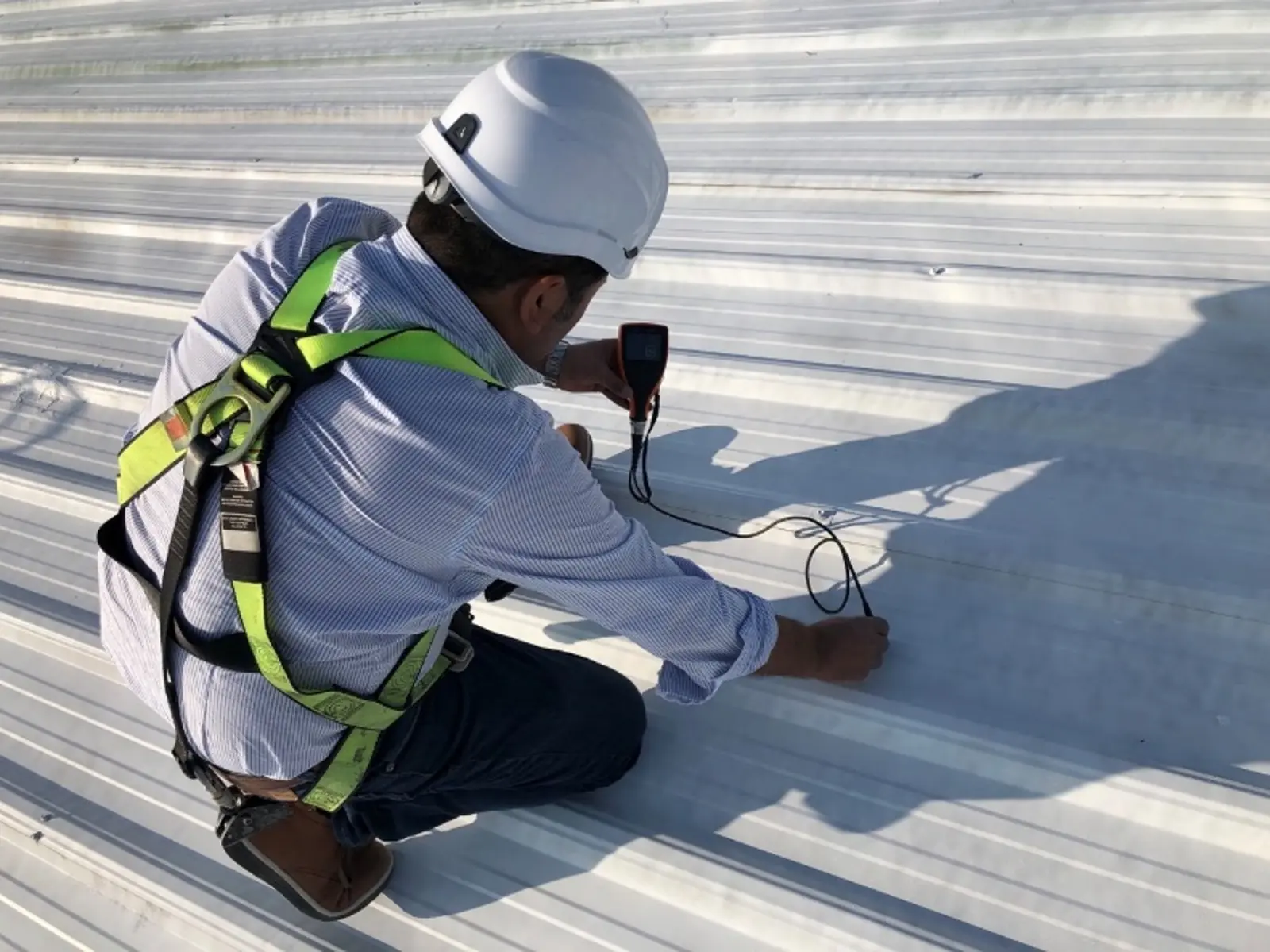 Aplicación técnica de sistema de impermeabilización en cubierta industrial