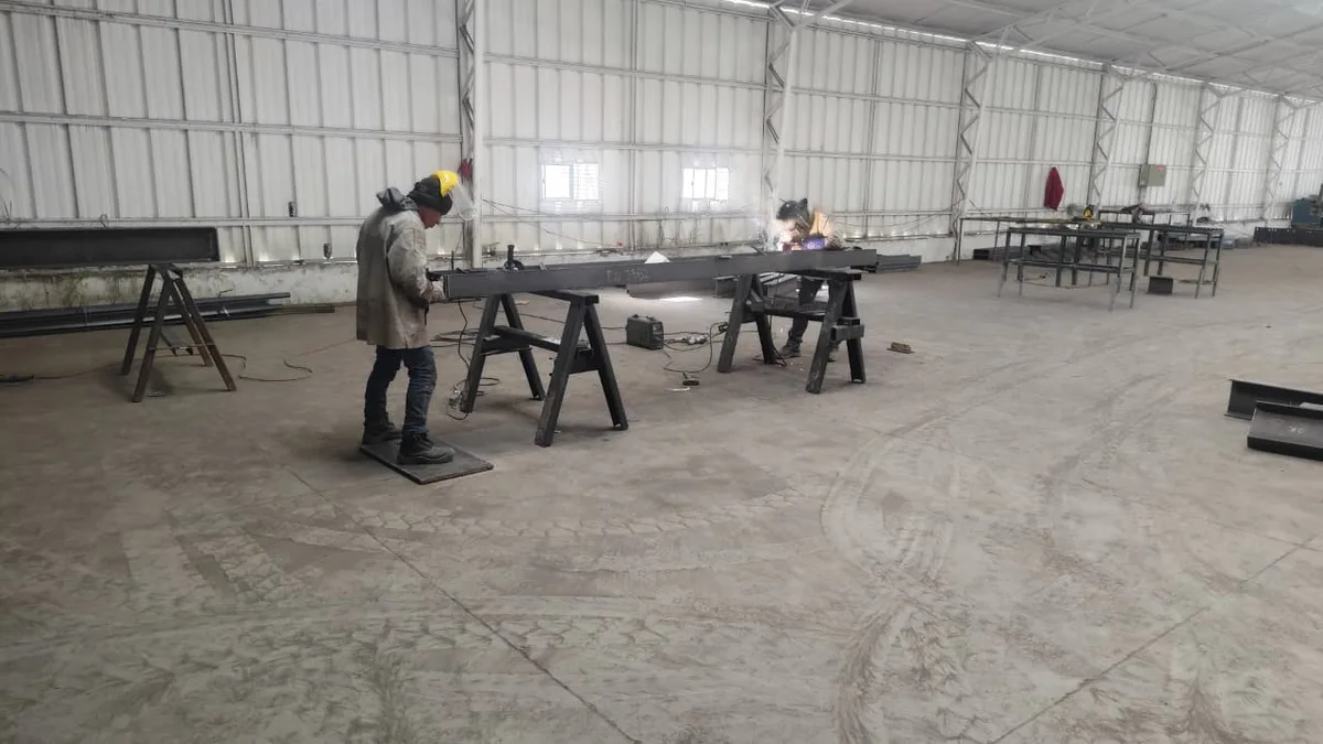 Fabricación de componentes estructurales en taller