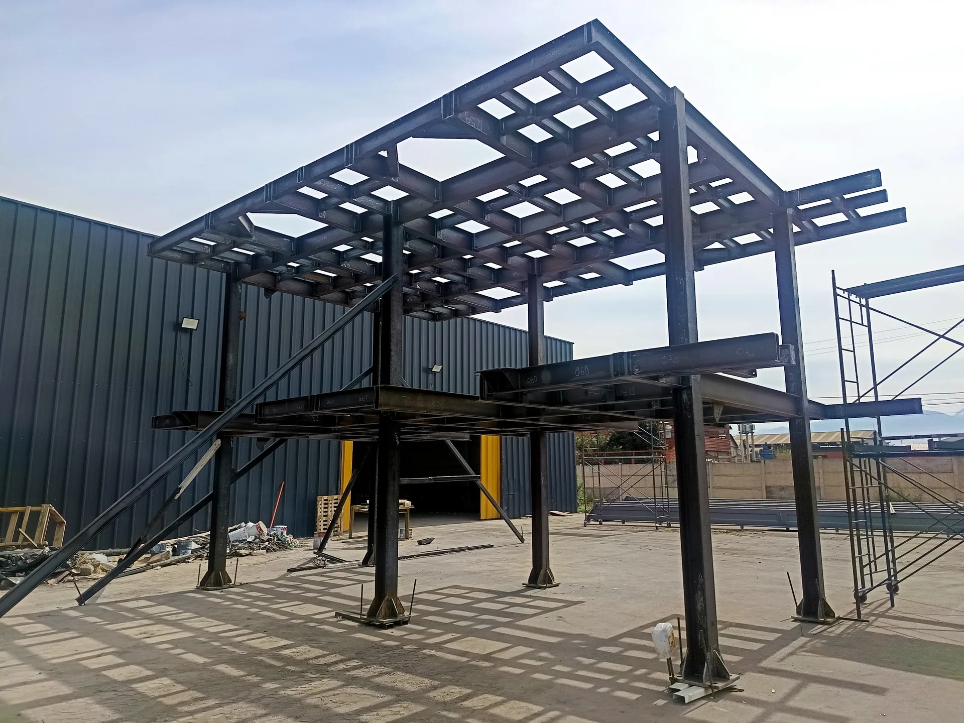 Estructura metálica tipo mecano para nueva línea de producción