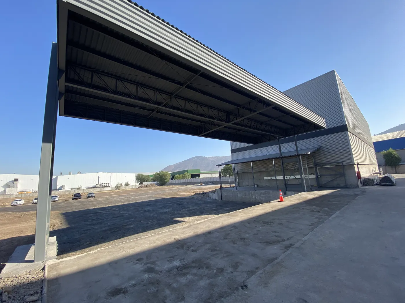 Construcción Veka — Cubierta de Andenes de Carga — fotografía 7 de 8
